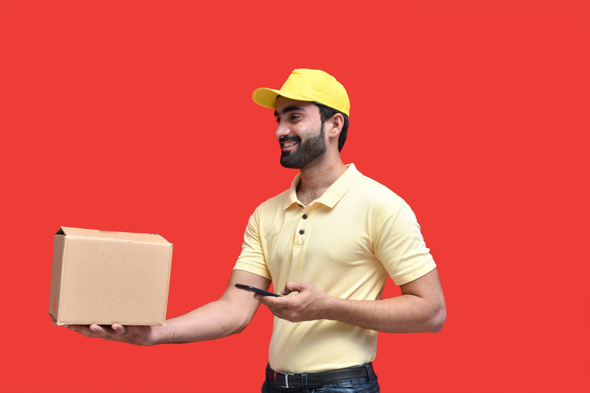 Entregador MegaOfe com encomenda